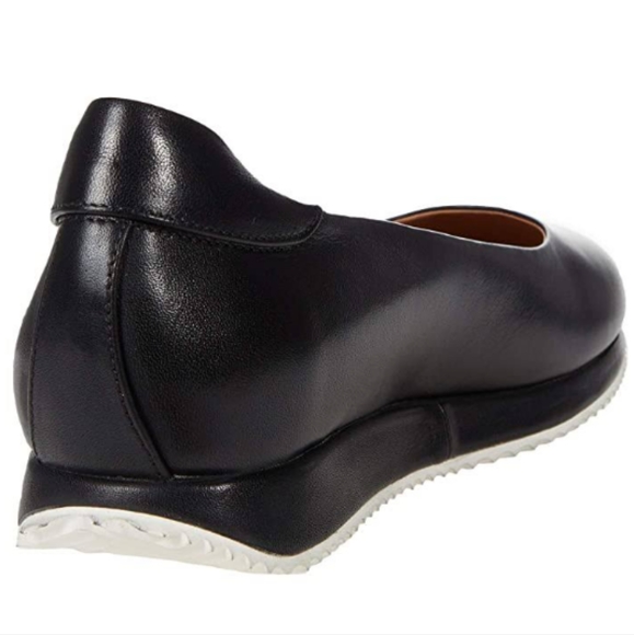 NWT Aquatalia 'Helaina' Weatherproof Genuine Leather Casual Flats in Black - Picture 3 of 11